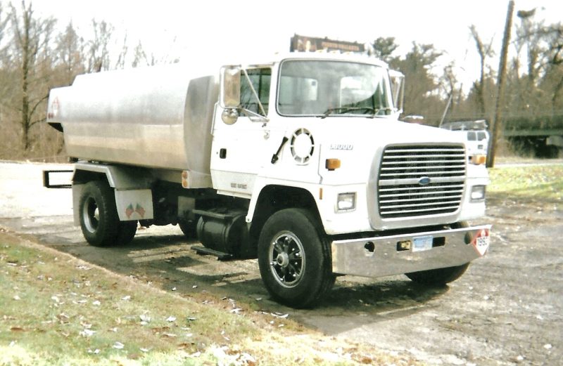 1995 FORD L8000 FUEL OIL TRUCK