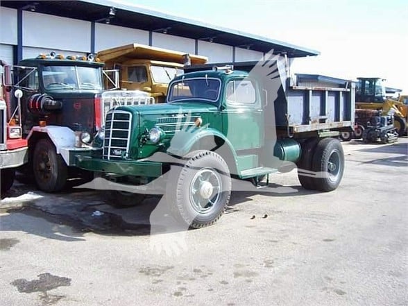 1940 MACK ETX