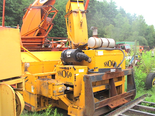 SNO GO LOADER SNOW BLOWER.