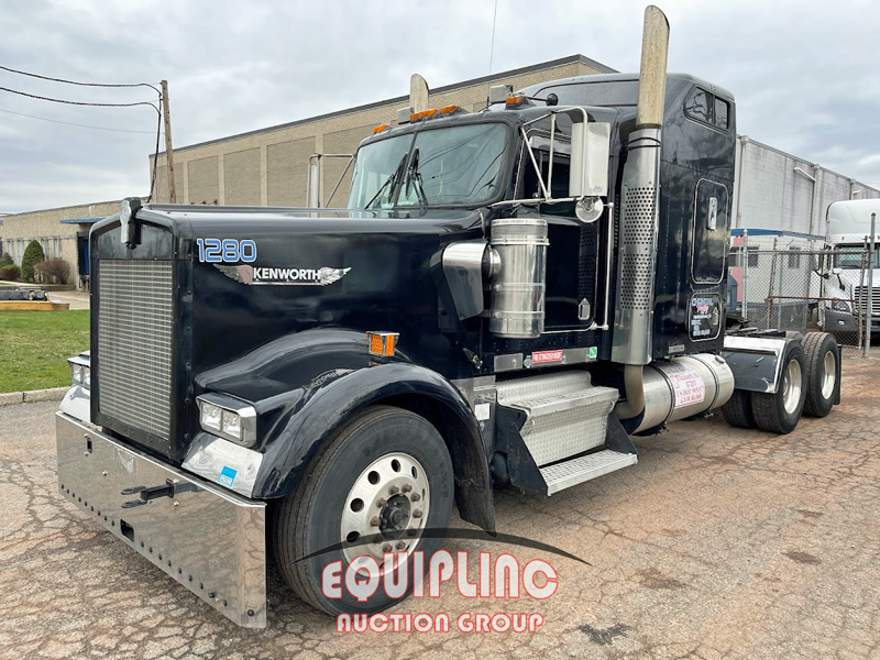 1998 KENWORTH W900B TANDEM AXLE SLEEPER. 6×4