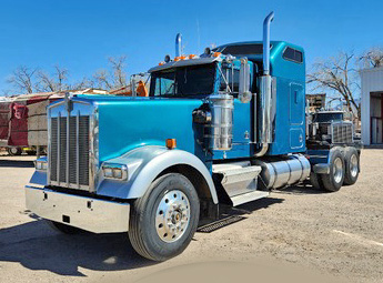 1995 KENWORTH W900L TANDEM AXLE SLEEPER. 6x