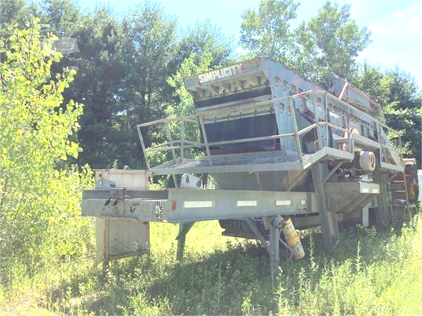 2000 SIMPLICITY: 6 x 20 Incline Triple Screen