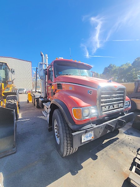 2004 MACK ROLL OFF HOIST