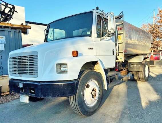 1994 FREIGHTLINER FL70 w/2800 GALLON TANK