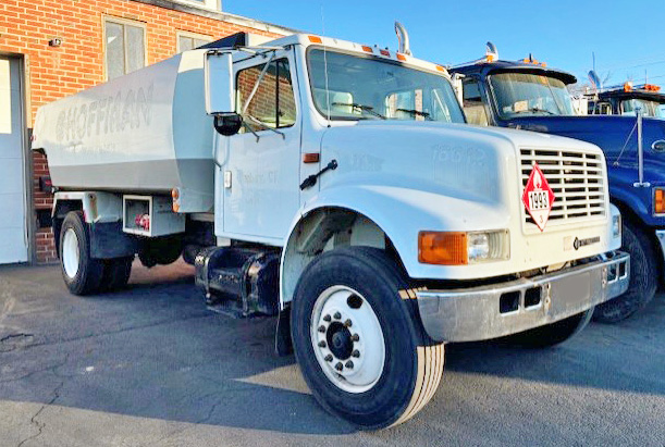 2001 INTERNATIONAL 4900 w/2800 GALON TANK