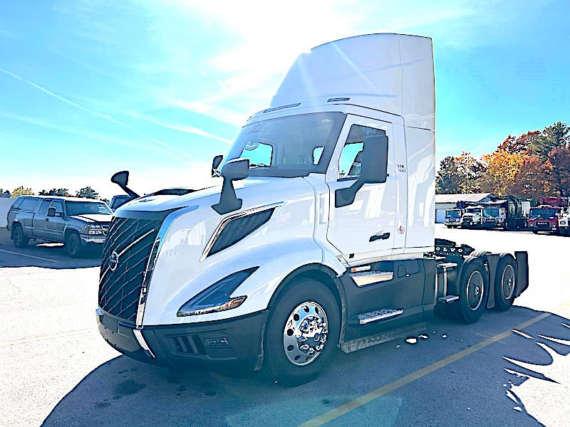 2024 VOLVO VNL64T300 DAY CAB