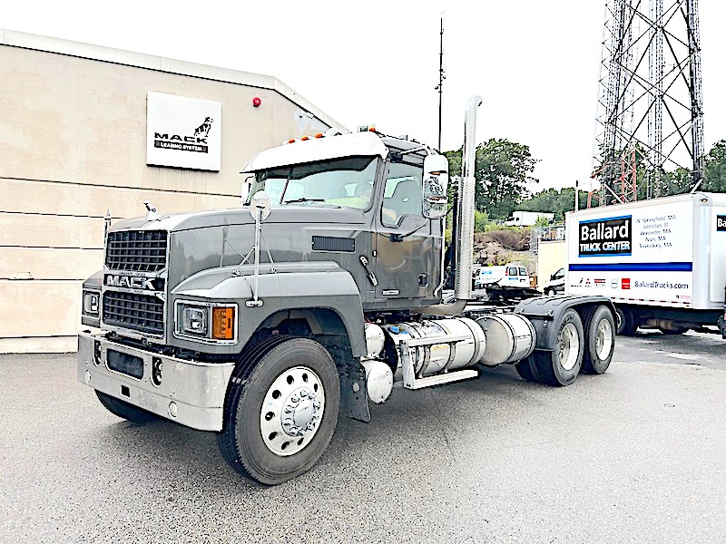 2021 MACK PINNACLE 64T DAY CAB TRUCK