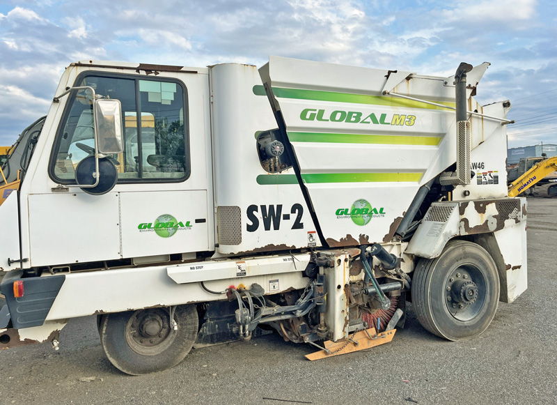 2013 GLOBAL M3 STREET SWEEPER