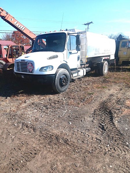 2004 FREIGHTLINER FUEL TRUCK.