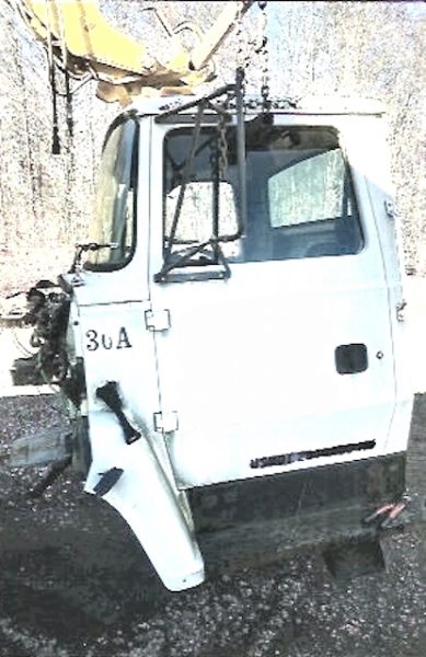 1996 FORD LOUISVILLE CAB