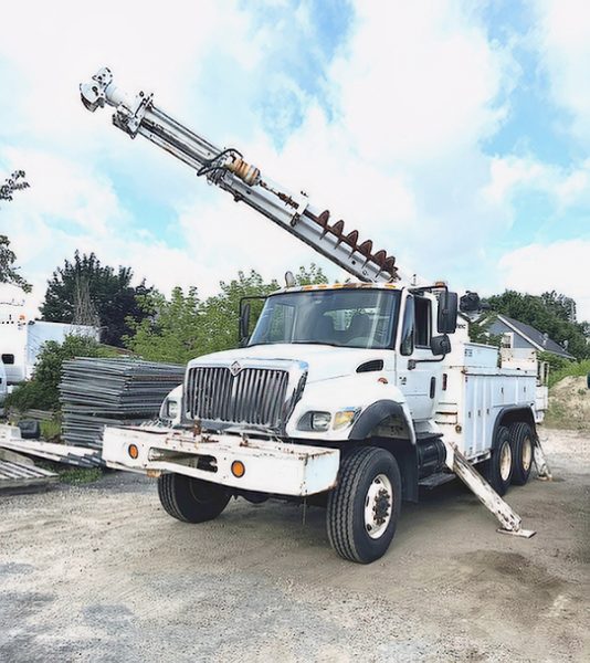 2005 INTERNATIONAL 7400 DIGGER TRUCK