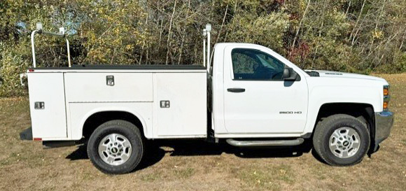 2015 CHEVY 2500 HD 4X4 REG CAB 8’ UTILITY