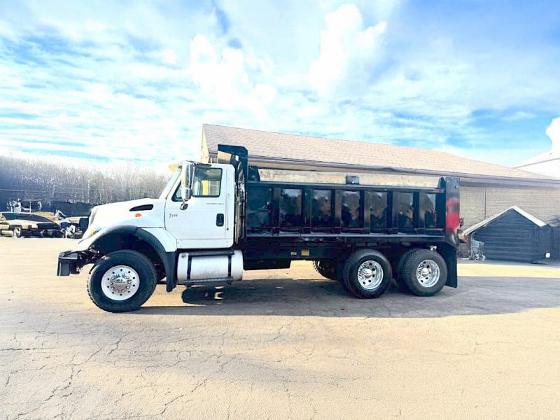 2007 IH 7600 DUMP