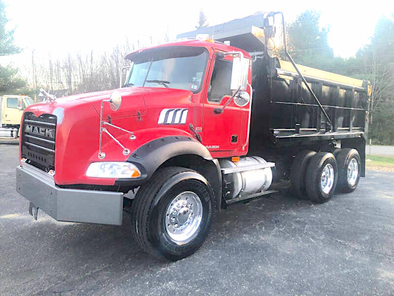 2009 MACK GU713 DUMP.