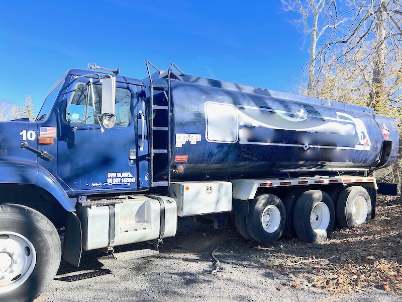 2000 INTERNATIONAL OIL TRUCK