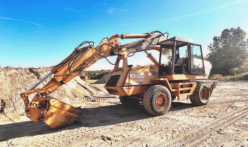 1995 CASE 1085C RUBBER TIRE EXCAVATOR