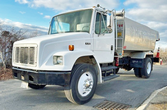 1994 FREIGHTLINER FL70 2700 GALLON ALUMINUM TANK