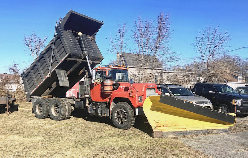 1977 MACK RD PLOW TRUCK