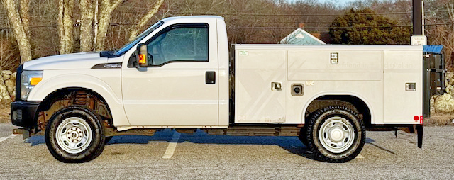 2011 FORD F-250 8’ ALUMINUM UTILITY BODY 4X4