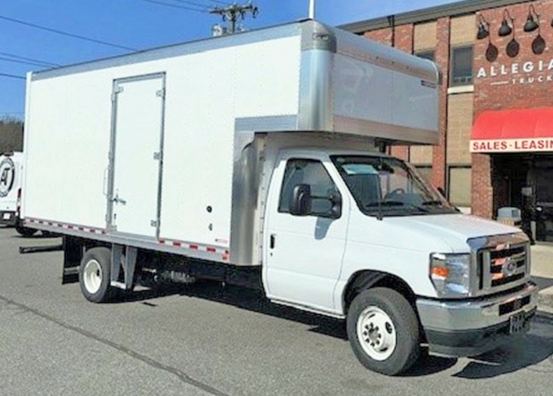 2025 FORD E450 17’ MORGAN CUBE VAN W/ATTIC