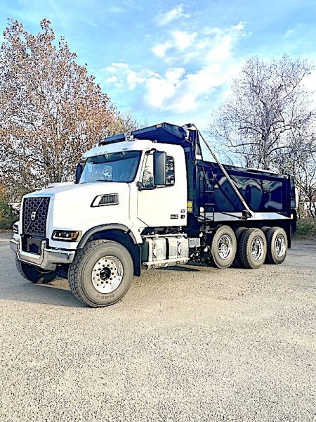 2026 VOLVO VHD84F300.