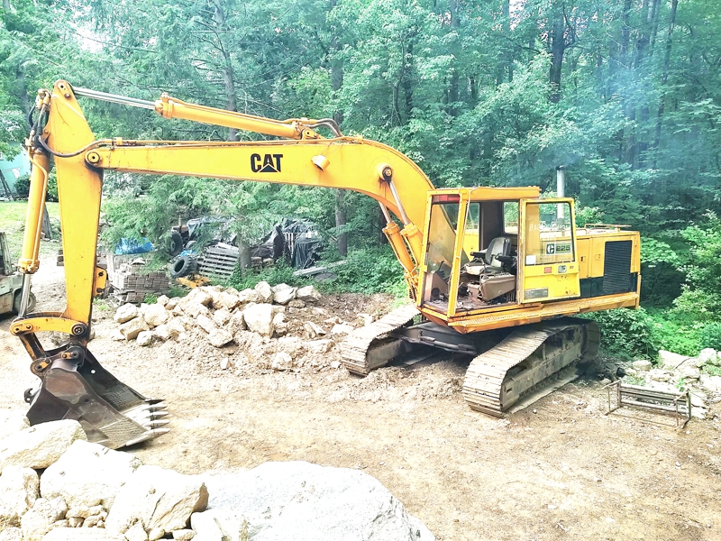 CAT 225 EXCAVATOR