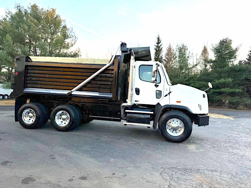2015 FREIGHTLINER 114 DUMP.